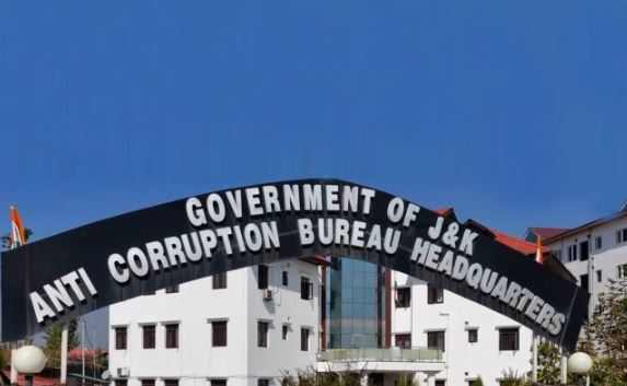 'जम्मू एवं कश्मीर | एसीबी ने आरडीडी कर्मचारी को रिश्वत लेते हुए गांदरबल से गिरफ्तार किया | '